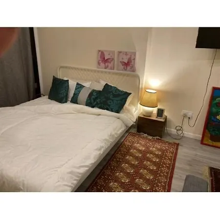 Newly Refurbished Big Studio, Less Than 100m To The Sea Apartment *