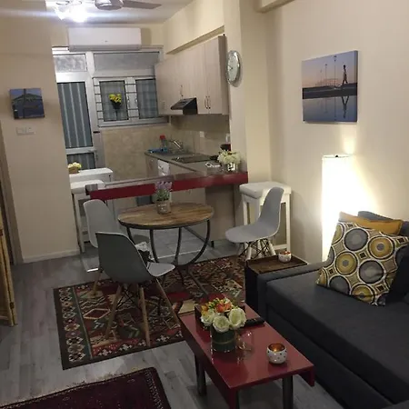 Апартаменты Newly Refurbished Big Studio, Less Than 100m To The Sea Лимасол